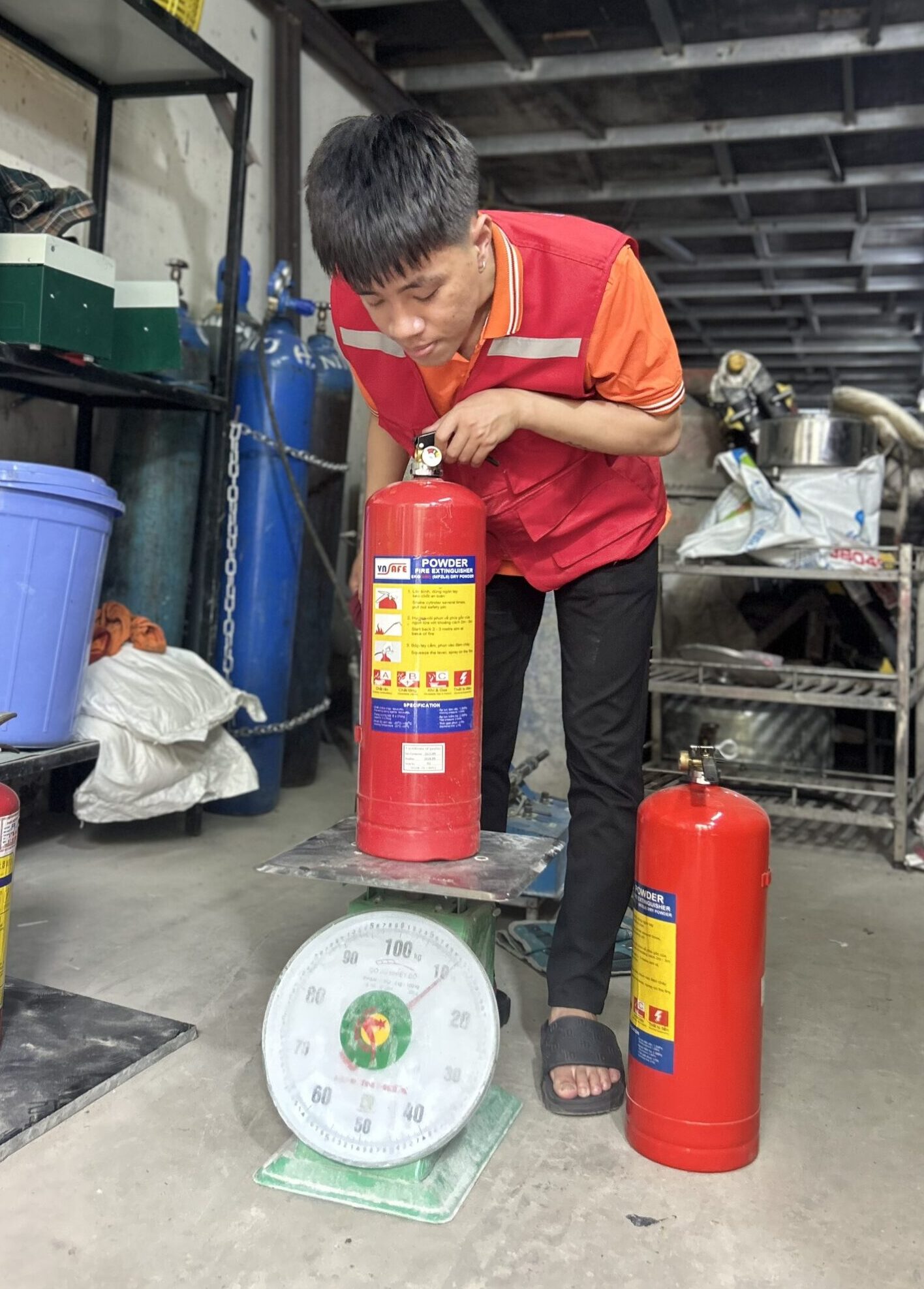 Quy định về sử dụng và bảo trì bình chữa cháy đúng chuẩn 7 Kiểm tra bảo trì bình chữa cháy dạng bột